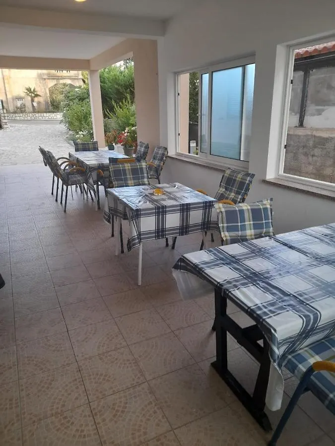 Room In Lopar With Terrace, Air Conditioning, Wifi 3719-3 Guest house