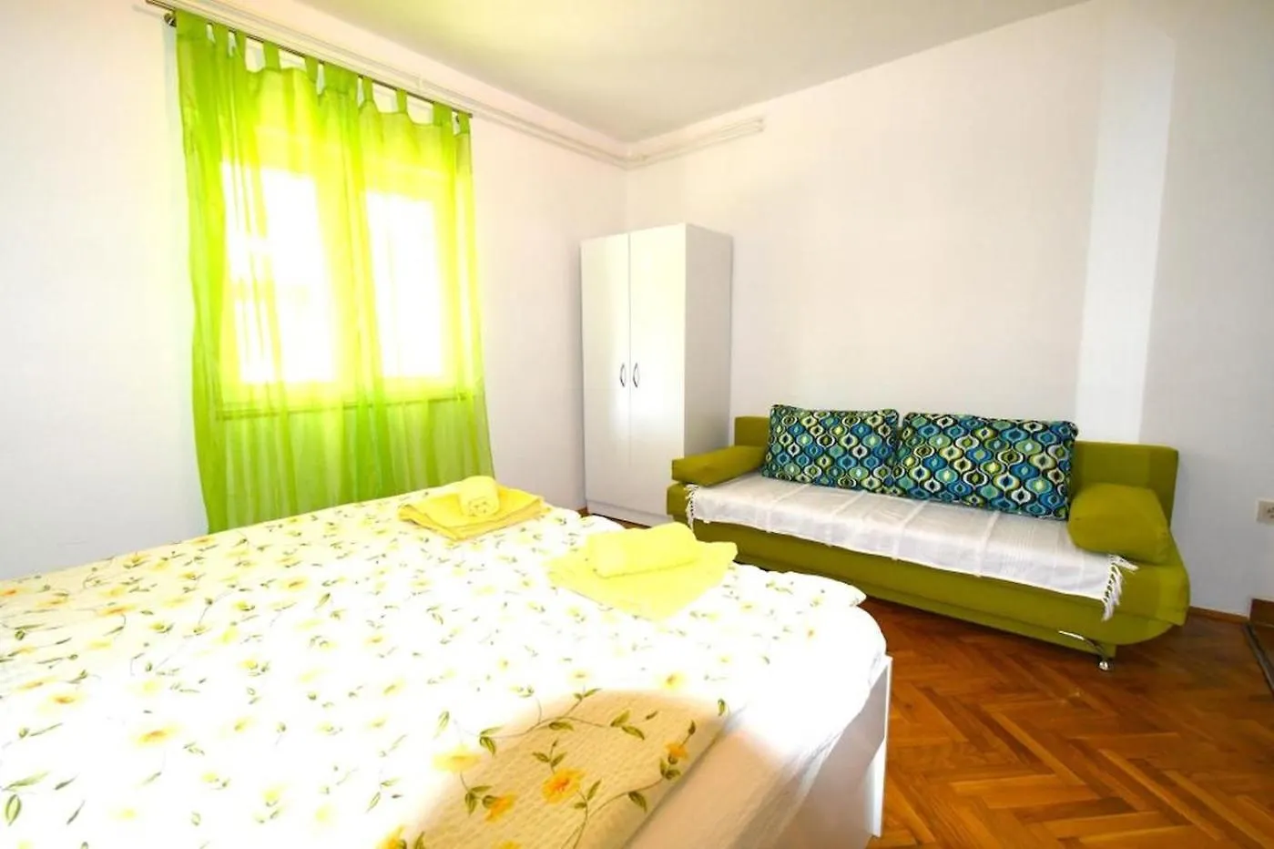 Room In Lopar With Terrace, Air Conditioning, Wifi 3719-3 Guest house